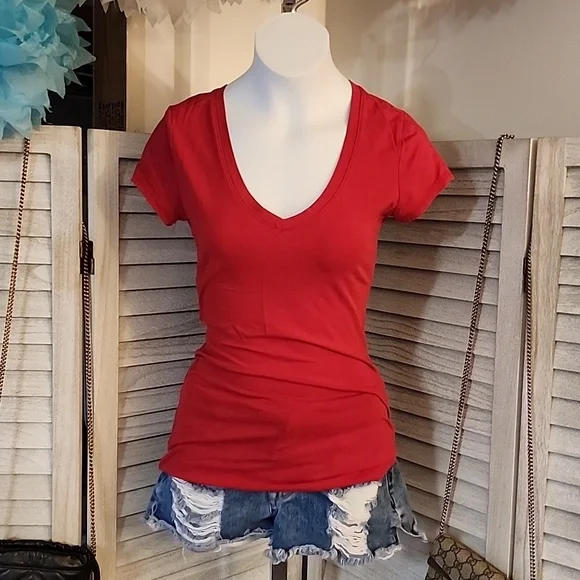 Wet Seal brand TSHIRT - Picture 1 of 8